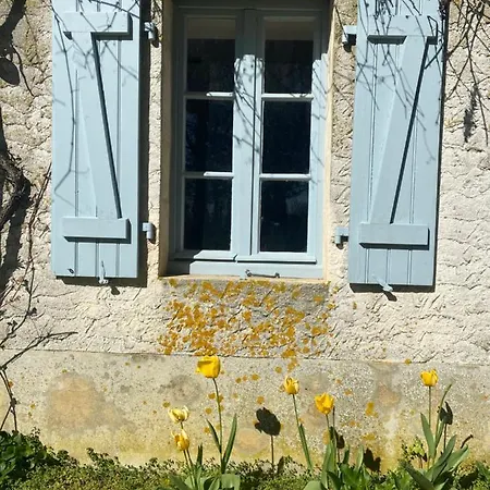 La Maison Du Gardien Domaine Du Chateau Des Loups Holiday home *