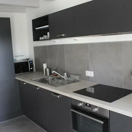 La Maison Du Gardien Domaine Du Chateau Des Loups Echire