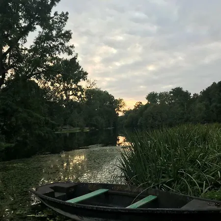 Сasa de vacaciones La Maison Du Gardien Domaine Du Chateau Des Loups Echire