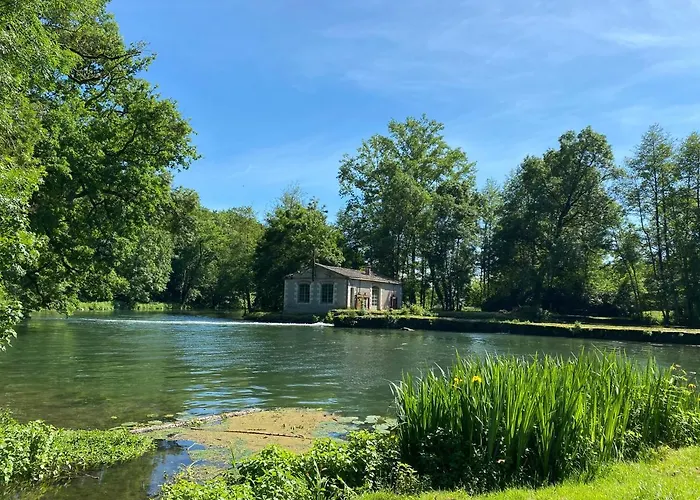 Casa de Férias La Maison Du Gardien Domaine Du Château Des Loups *