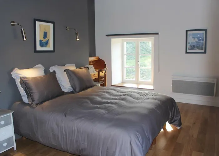 La Maison Du Gardien Domaine Du Château Des Loups Casa de Férias *