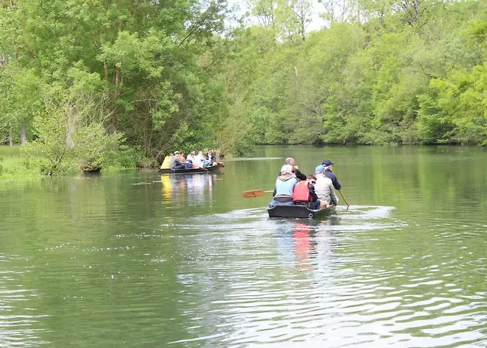 Casa de Férias La Maison Du Gardien Domaine Du Château Des Loups *