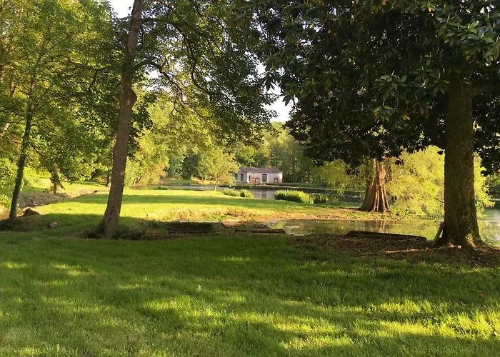 La Maison Du Gardien Domaine Du Château Des Loups Casa de Férias Echire