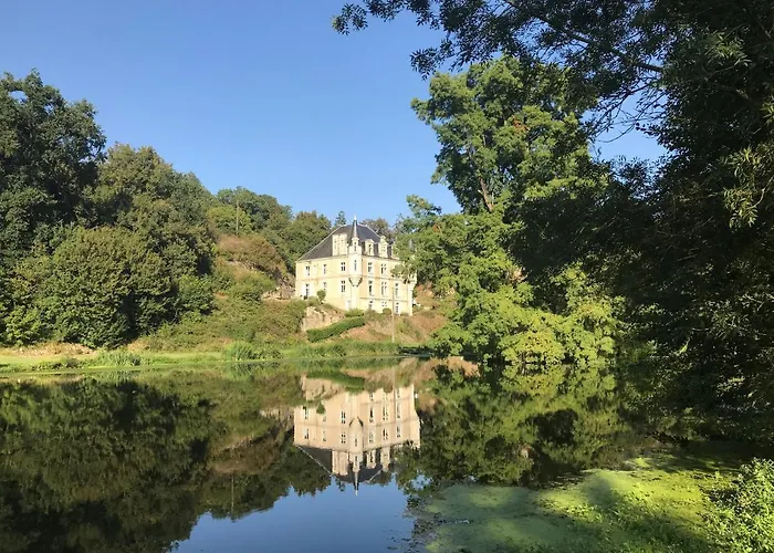 La Maison Du Gardien Domaine Du Château Des Loups Casa de Férias